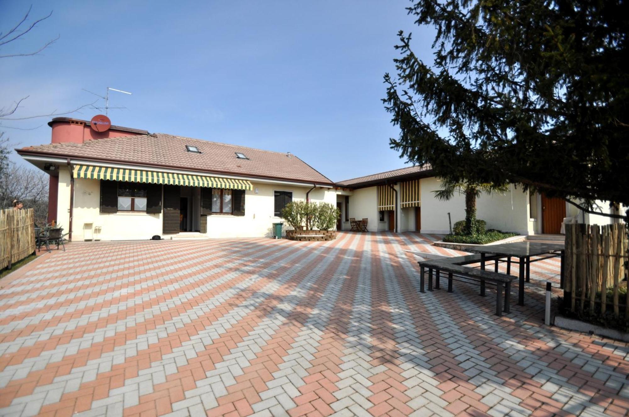 Agriturismo & Agricamping Serena Pastrengo Rum bild